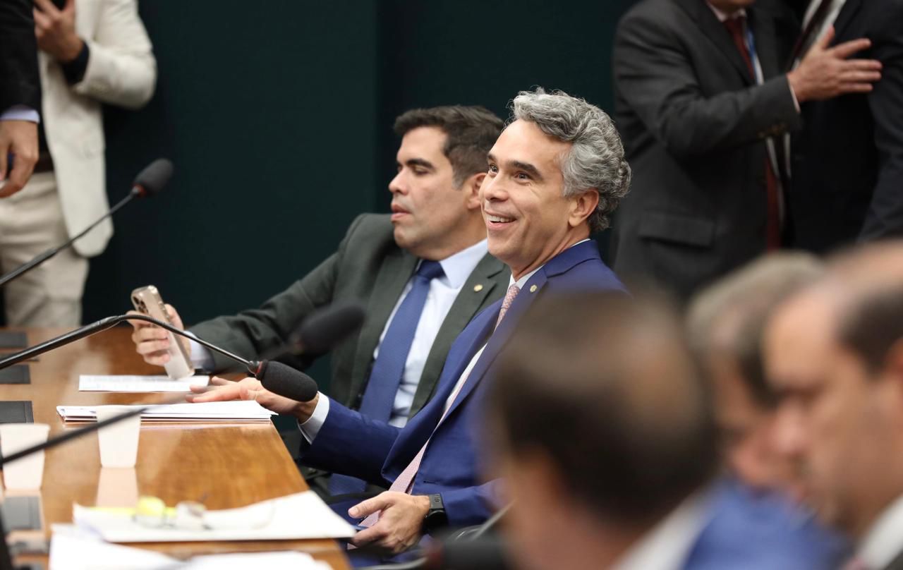 Rafael Brito garante recursos para a continuidade do Pé-de-Meia em 2025
