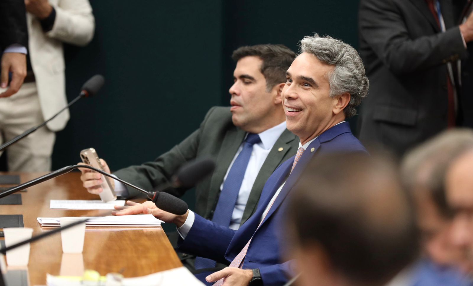 Mais acessibilidade: PL de Rafael Brito garante assento especial para pessoas com deficiência em aviões