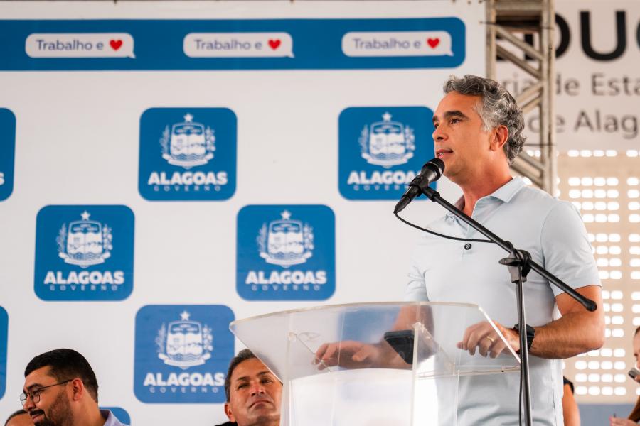 Em São José da Tapera, Rafael Brito reforça compromisso com educação pública durante entrega de nova escola