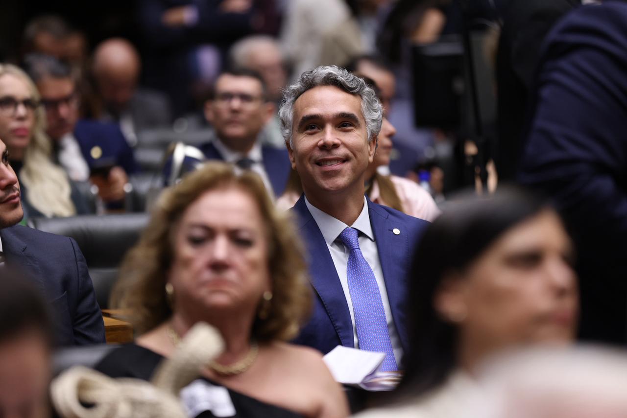 Com atuação de Rafael Brito, novo plano nacional de educação é sancionado pelo presidente Lula